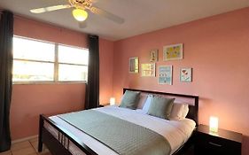 Great Location Condo 2 Min Walk From The Beach
